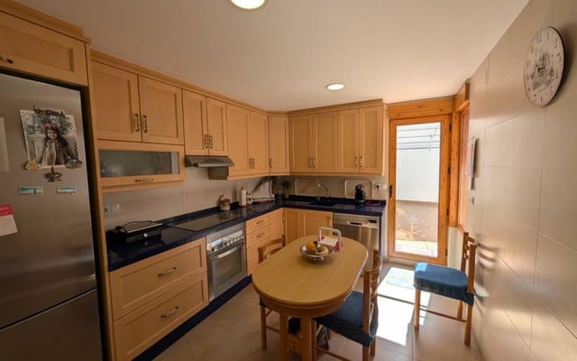 5 bedroom Townhouse for sale in Sax with garage - € 260,000 (Ref: 9720820)