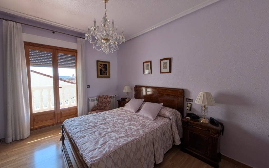 5 quarto Casa em Banda para venda em Sax com garagem - 260 000 € (Ref: 9720820)