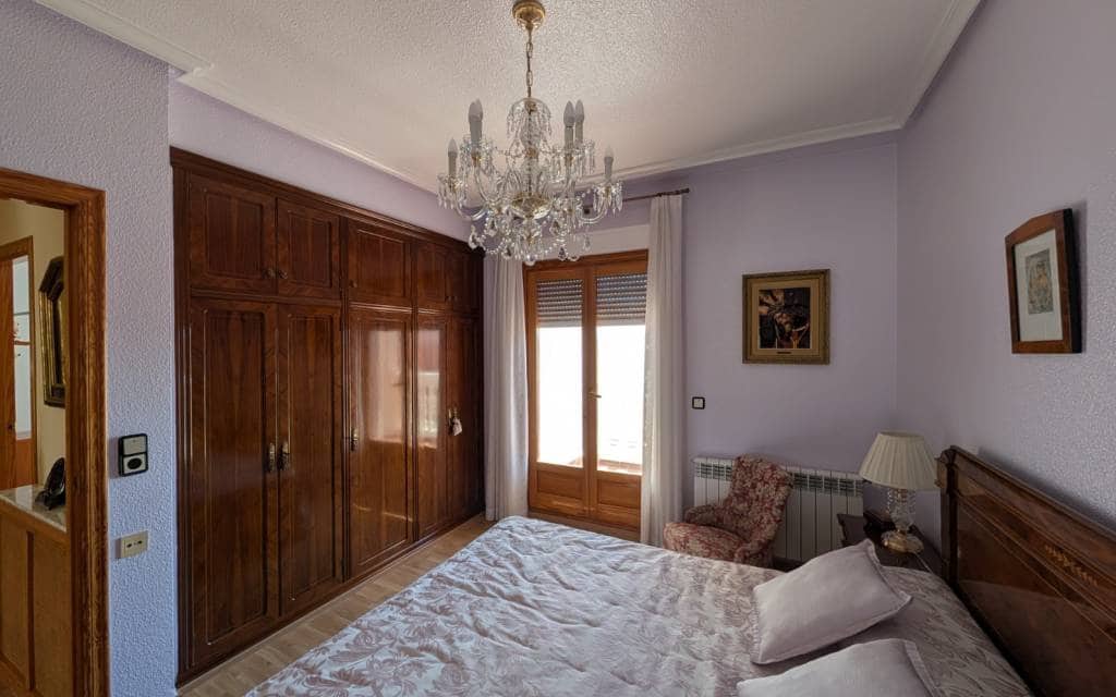 5 quarto Casa em Banda para venda em Sax com garagem - 260 000 € (Ref: 9720820)