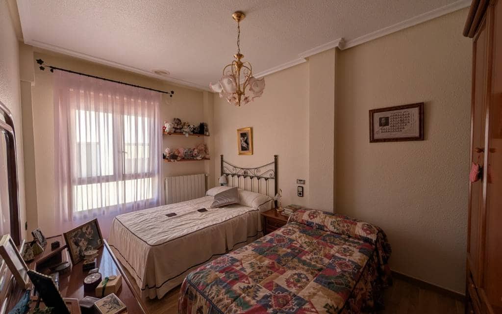 5 quarto Casa em Banda para venda em Sax com garagem - 260 000 € (Ref: 9720820)