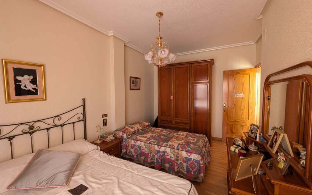 5 quarto Casa em Banda para venda em Sax com garagem - 260 000 € (Ref: 9720820)