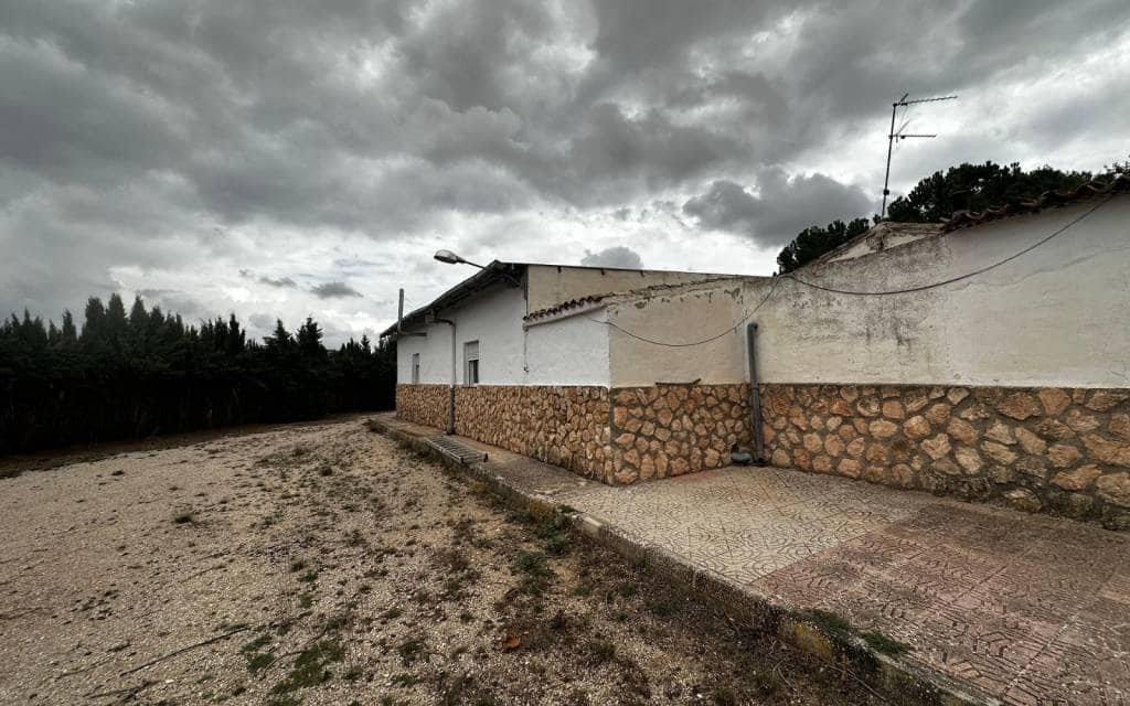 4 soveværelse Villa til salg i Yecla med swimmingpool - € 149.995 (Ref: 9778603)