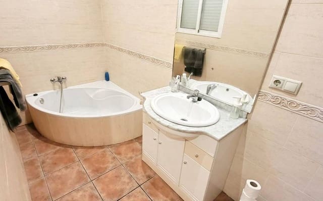 4 slaapkamer Villa te koop in La Romana met zwembad - € 345.000 (Ref: 9801446)