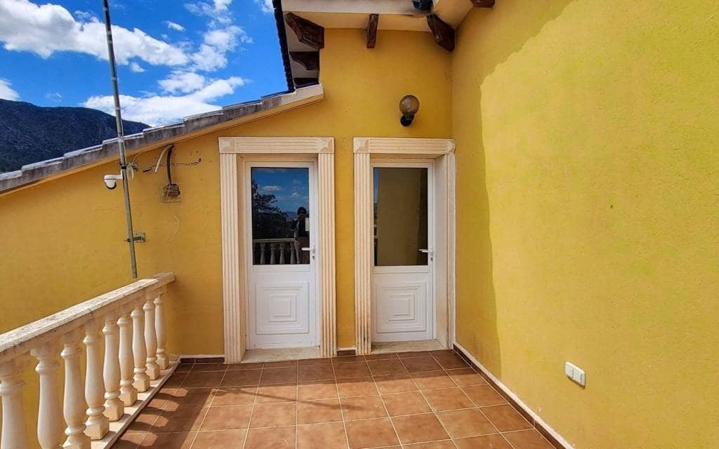 4 slaapkamer Villa te koop in La Romana met zwembad - € 345.000 (Ref: 9801446)