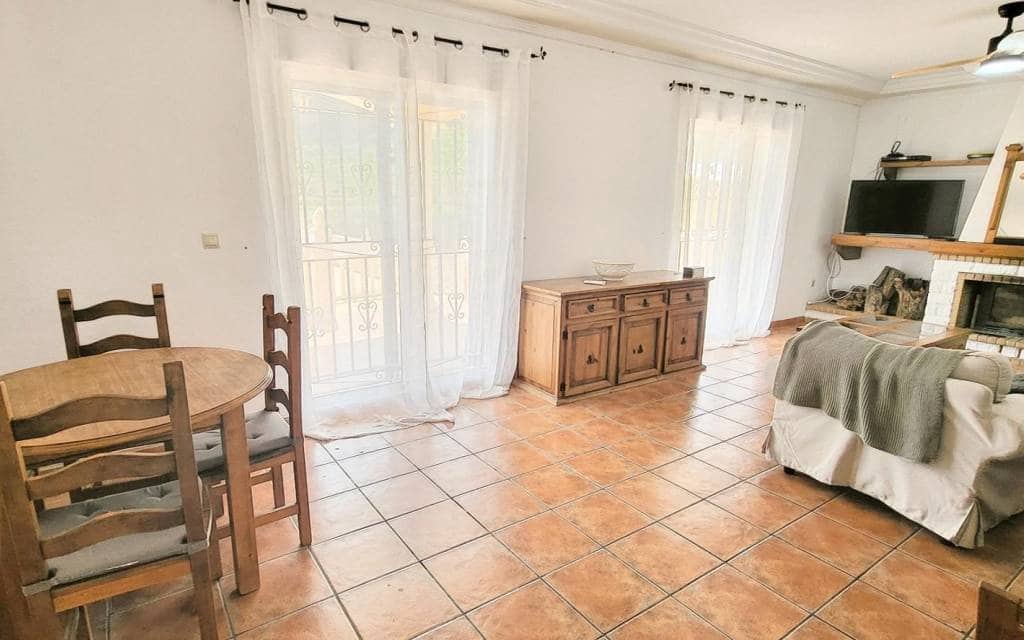 4 slaapkamer Villa te koop in La Romana met zwembad - € 345.000 (Ref: 9801446)