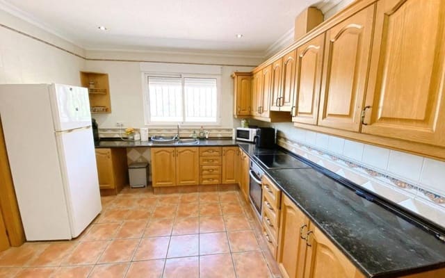 4 slaapkamer Villa te koop in La Romana met zwembad - € 345.000 (Ref: 9801446)