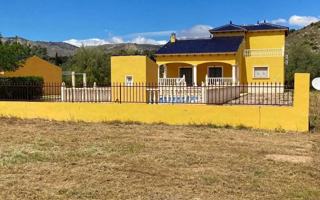 4 slaapkamer Villa te koop in La Romana met zwembad - € 345.000 (Ref: 9801446)