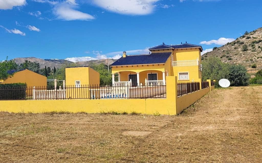 4 slaapkamer Villa te koop in La Romana met zwembad - € 345.000 (Ref: 9801446)