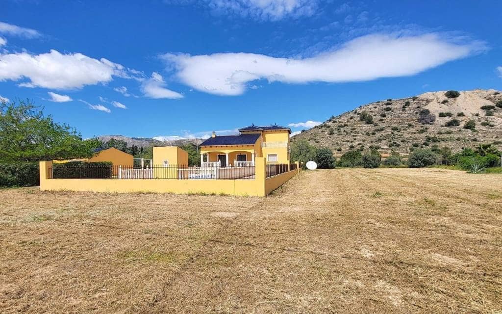 4 slaapkamer Villa te koop in La Romana met zwembad - € 345.000 (Ref: 9801446)