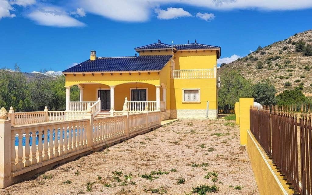 4 slaapkamer Villa te koop in La Romana met zwembad - € 345.000 (Ref: 9801446)