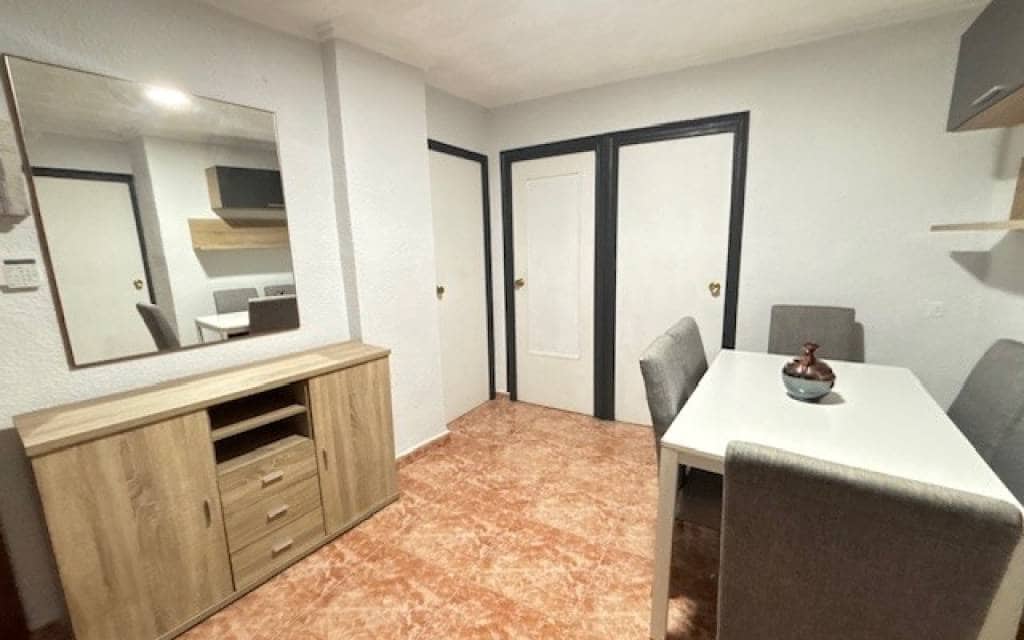 3 bedroom Apartment for rent in Petrel / Petrer - € 700 (Ref: 9823190)