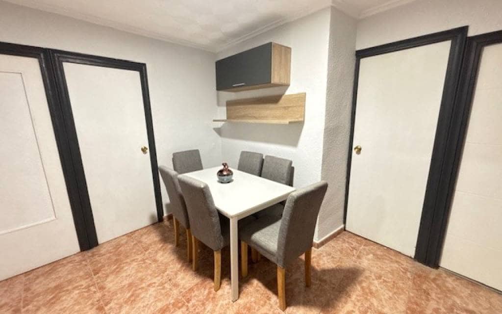 3 bedroom Apartment for rent in Petrel / Petrer - € 700 (Ref: 9823190)