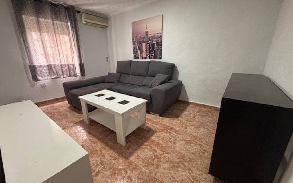 3 bedroom Apartment for rent in Petrel / Petrer - € 700 (Ref: 9823190)