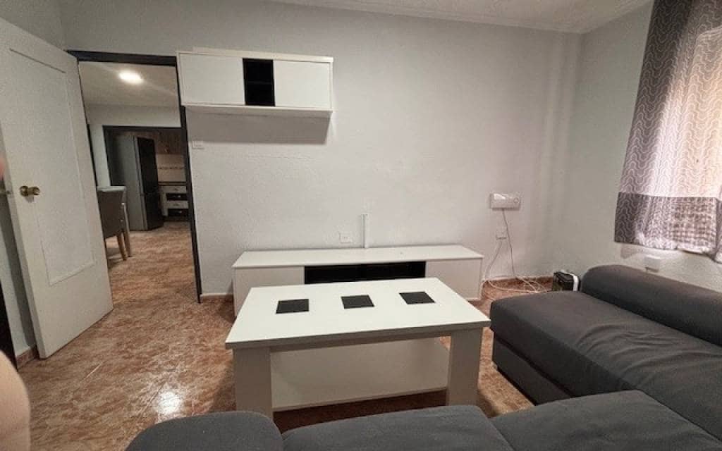3 bedroom Apartment for rent in Petrel / Petrer - € 700 (Ref: 9823190)