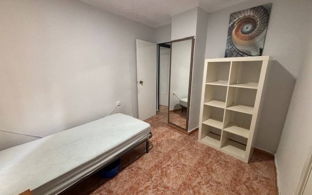 3 bedroom Apartment for rent in Petrel / Petrer - € 700 (Ref: 9823190)