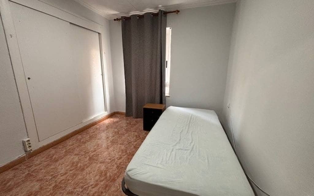 3 bedroom Apartment for rent in Petrel / Petrer - € 700 (Ref: 9823190)
