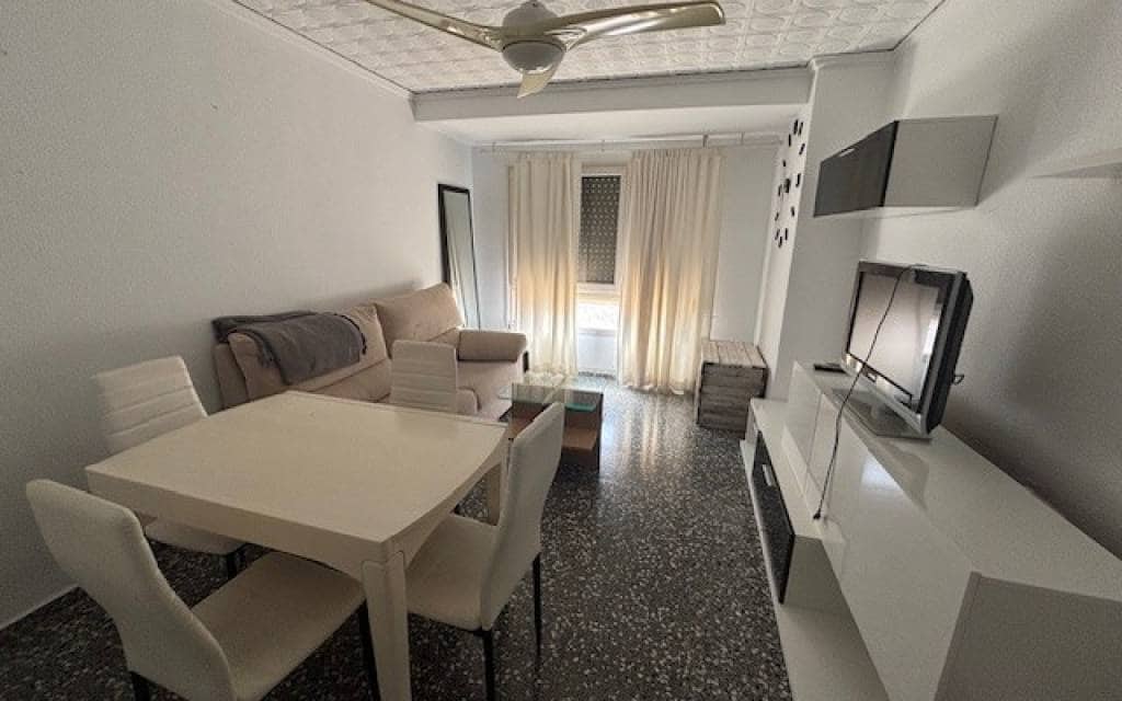 3 bedroom Apartment for rent in Sax - € 500 (Ref: 9834229)