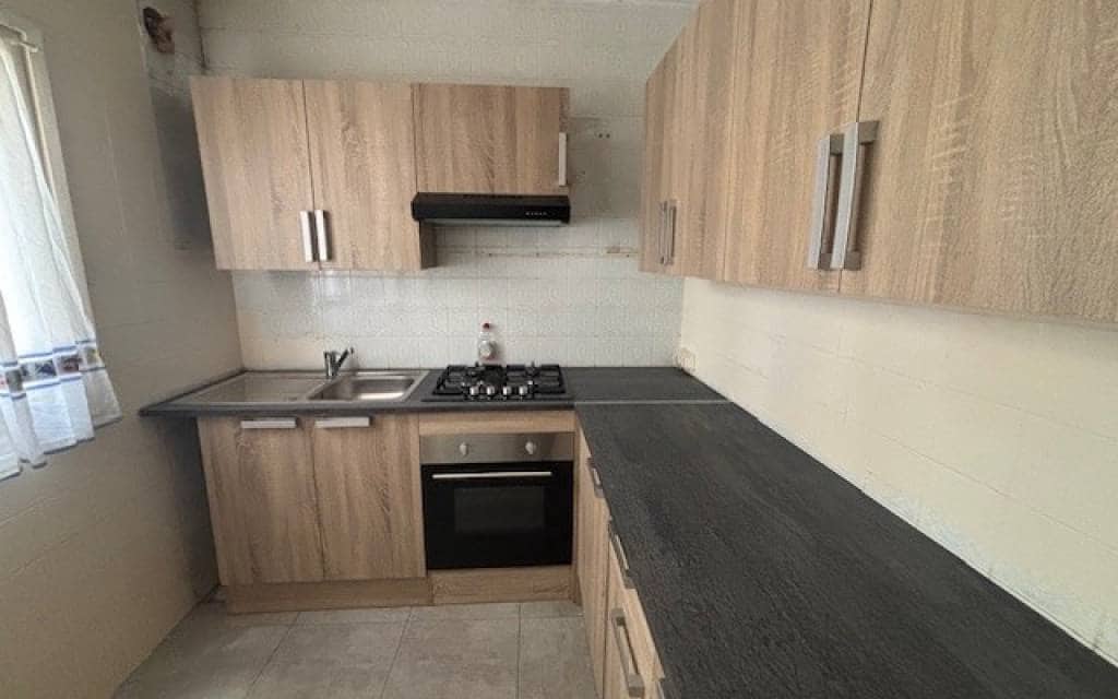 3 bedroom Apartment for rent in Sax - € 500 (Ref: 9834229)