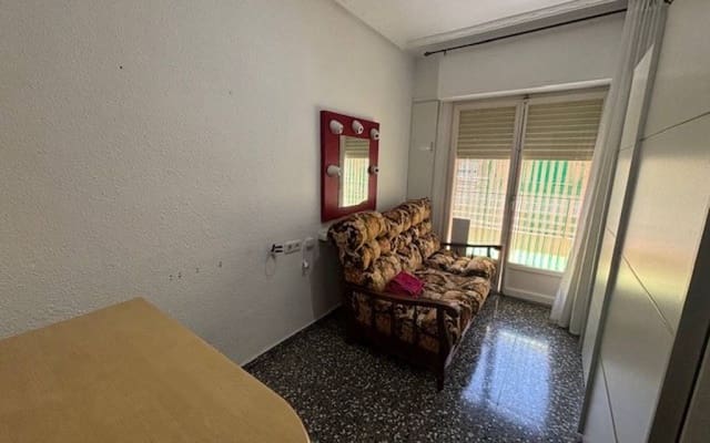 3 bedroom Apartment for rent in Sax - € 500 (Ref: 9834229)