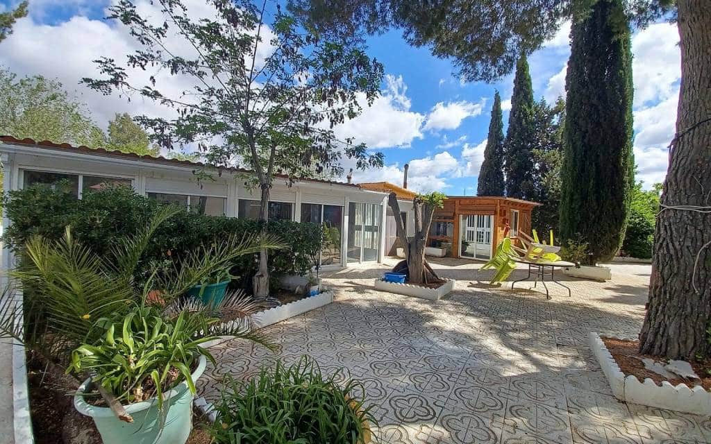 5 bedroom Villa for sale in Sax with pool - € 339,995 (Ref: 9853008)