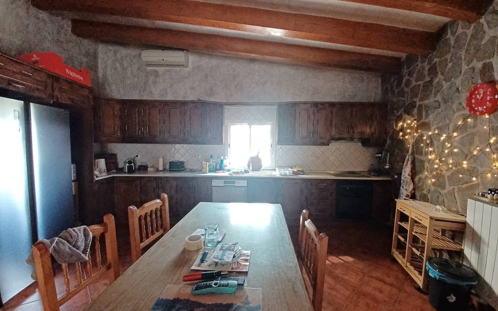 5 bedroom Villa for sale in Sax with pool - € 339,995 (Ref: 9853008)