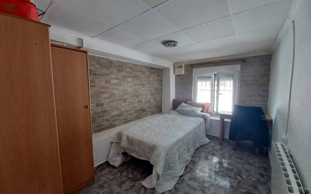 5 bedroom Villa for sale in Sax with pool - € 339,995 (Ref: 9853008)