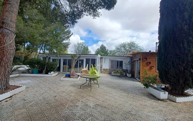 5 bedroom Villa for sale in Sax with pool garage - € 325,000 (Ref: 9853008)
