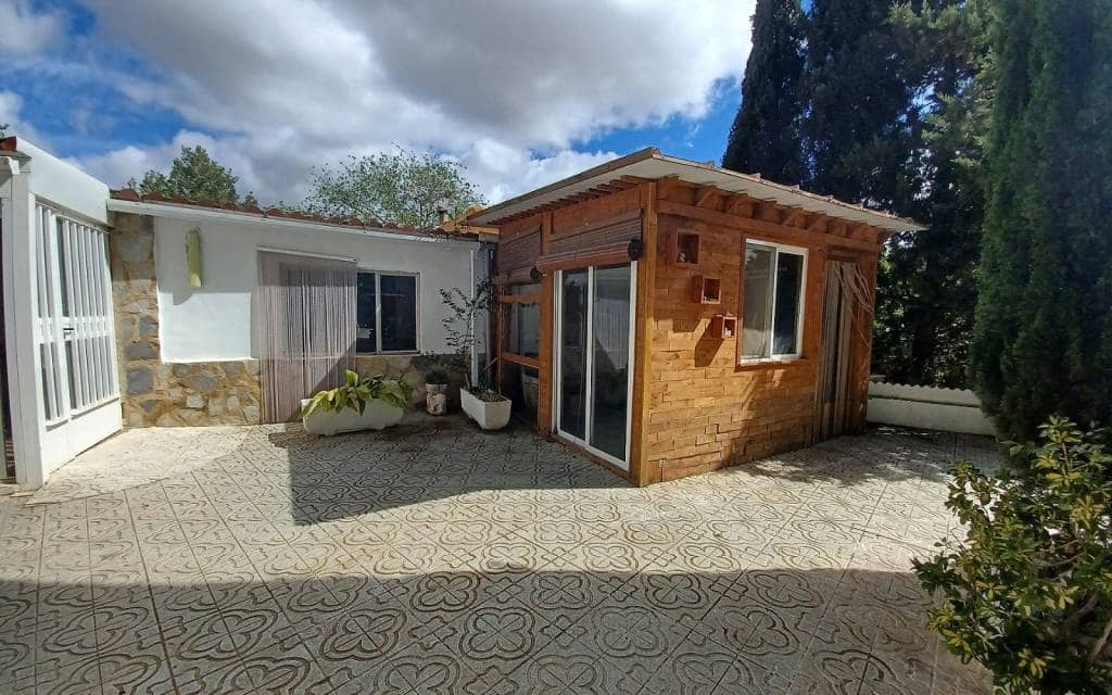 5 bedroom Villa for sale in Sax with pool - € 339,995 (Ref: 9853008)