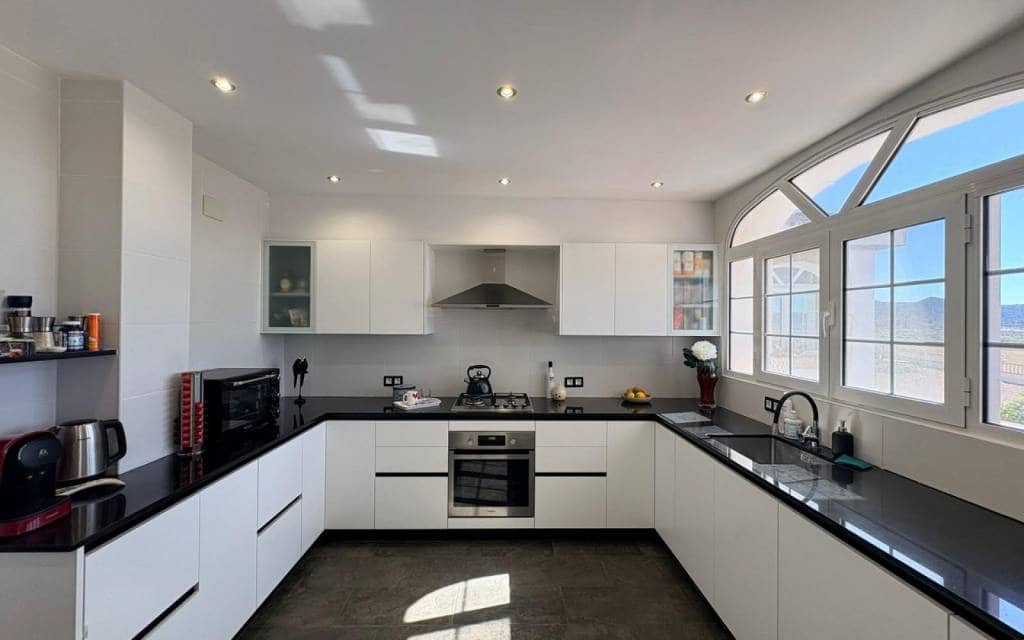 4 Zimmer Villa zu verkaufen in Monovar / Monover mit Pool Garage - 525.000 € (Ref: 9877103)