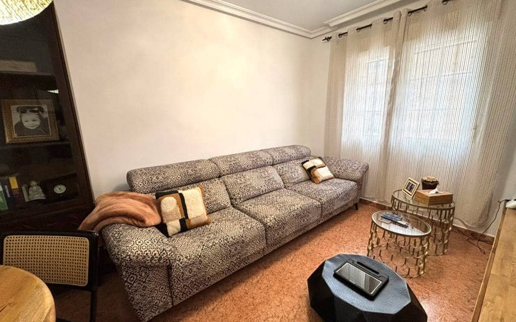 4 makuuhuone Omakotitalo myytävänä paikassa Sax - 179 999 € (Ref: 9883571)