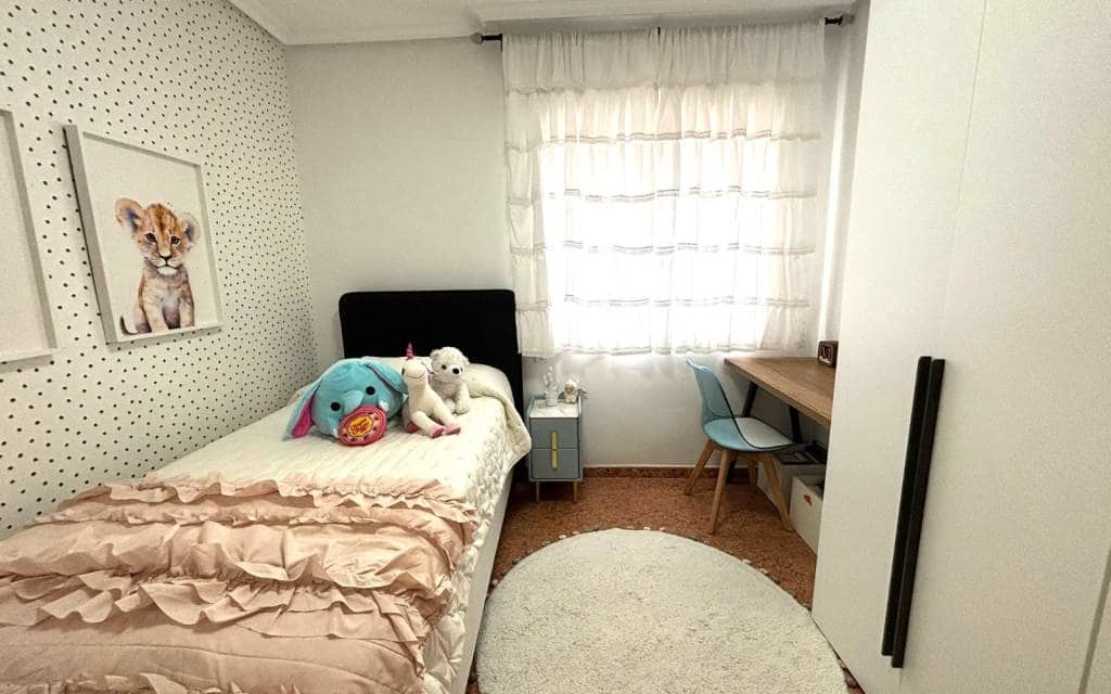 4 makuuhuone Omakotitalo myytävänä paikassa Sax - 179 999 € (Ref: 9883571)