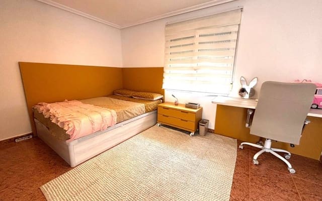 4 makuuhuone Omakotitalo myytävänä paikassa Sax - 179 999 € (Ref: 9883571)
