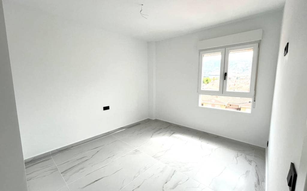 3 bedroom Apartment for sale in Petrel / Petrer - € 186,000 (Ref: 9891038)