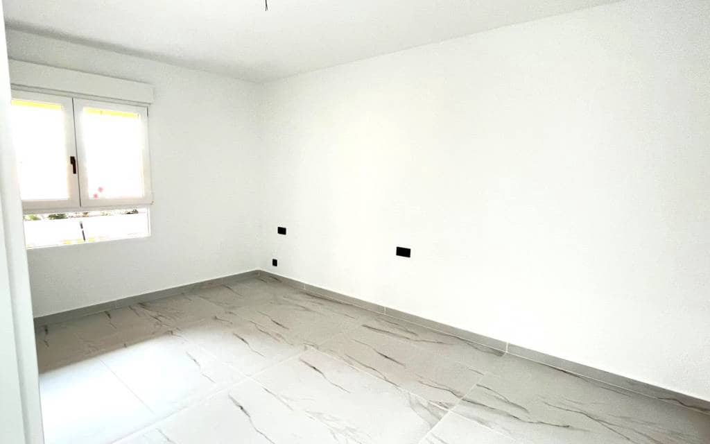 3 bedroom Apartment for sale in Petrel / Petrer - € 186,000 (Ref: 9891038)