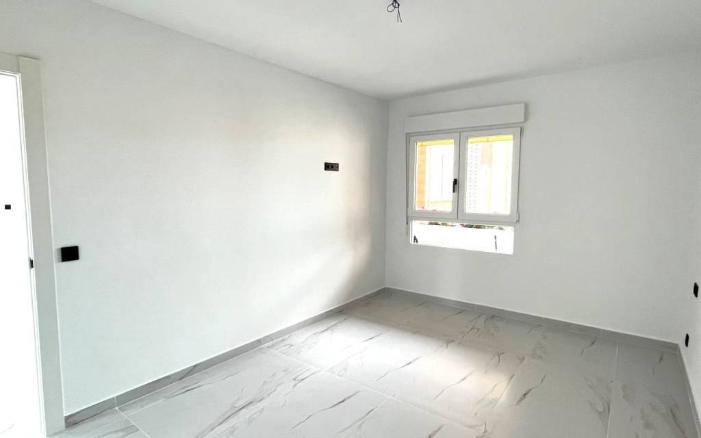 3 bedroom Apartment for sale in Petrel / Petrer - € 186,000 (Ref: 9891038)