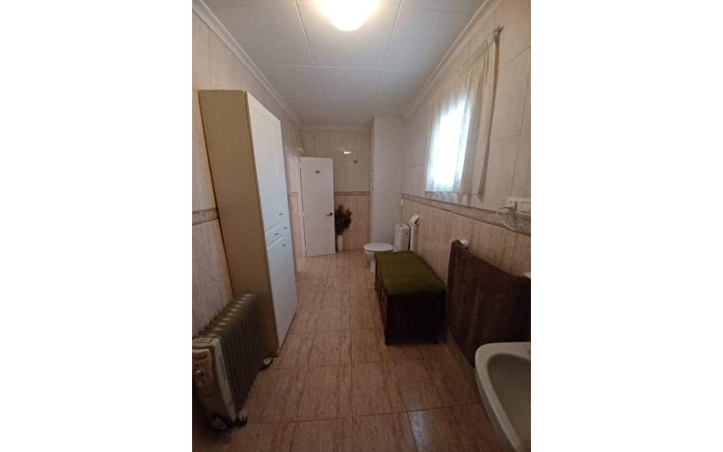Chalet de 3 habitaciones en Yecla en venta con piscina garaje - 199.995 € (Ref: 9897230)