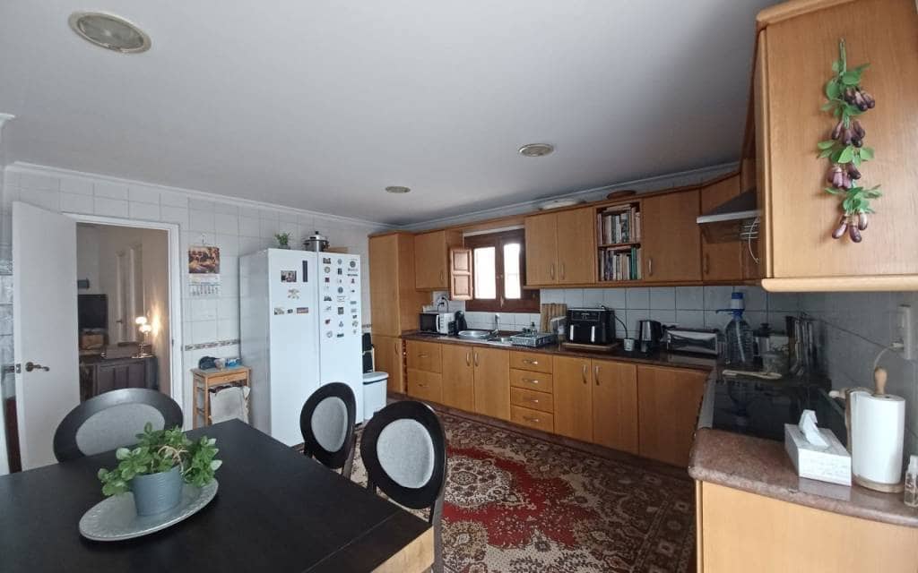 Chalet de 3 habitaciones en Yecla en venta con piscina garaje - 199.995 € (Ref: 9897230)