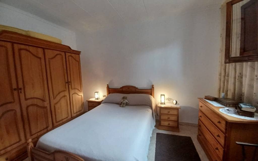 Chalet de 3 habitaciones en Yecla en venta con piscina garaje - 199.995 € (Ref: 9897230)