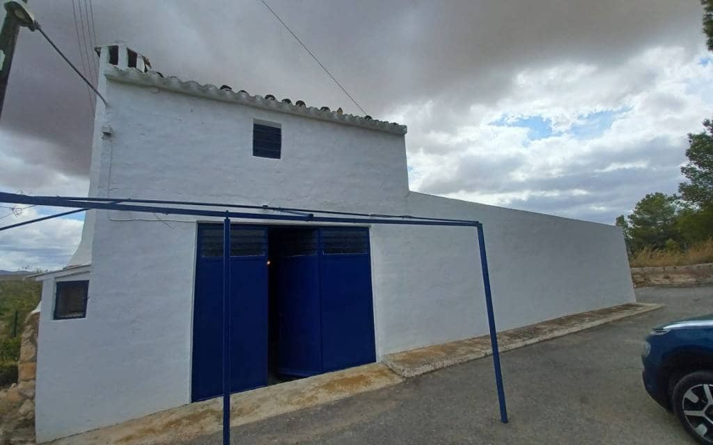Chalet de 3 habitaciones en Yecla en venta con piscina garaje - 199.995 € (Ref: 9897230)