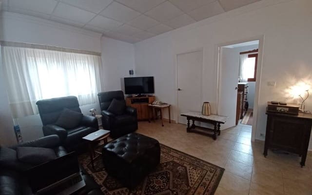 Chalet de 3 habitaciones en Yecla en venta con piscina garaje - 199.995 € (Ref: 9897230)