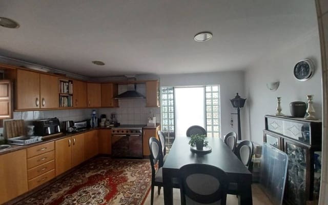 Chalet de 3 habitaciones en Yecla en venta con piscina garaje - 199.995 € (Ref: 9897230)