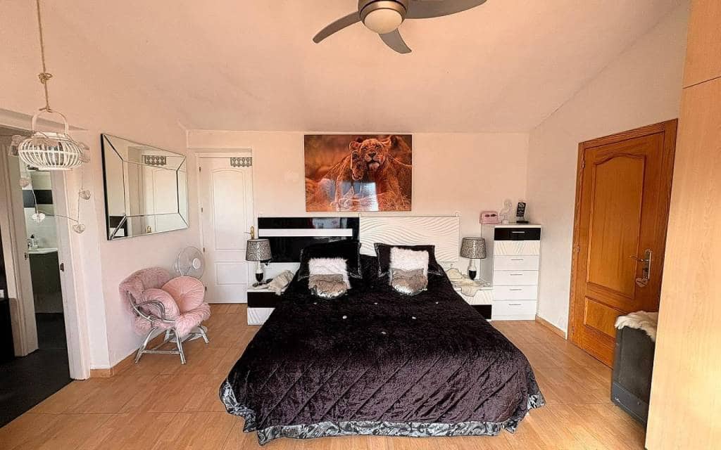 Chalet de 8 habitaciones en Castalla en venta con piscina - 449.995 € (Ref: 9902066)