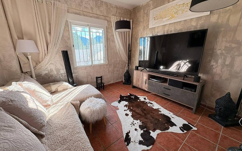 Chalet de 8 habitaciones en Castalla en venta con piscina - 449.995 € (Ref: 9902066)