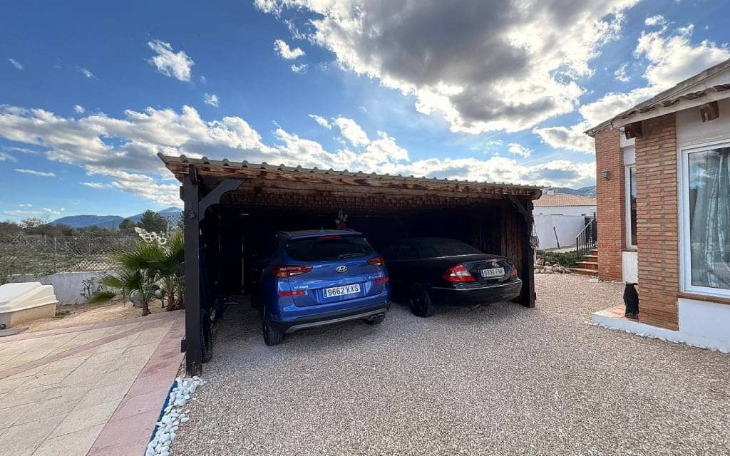 Chalet de 8 habitaciones en Castalla en venta con piscina - 449.995 € (Ref: 9902066)
