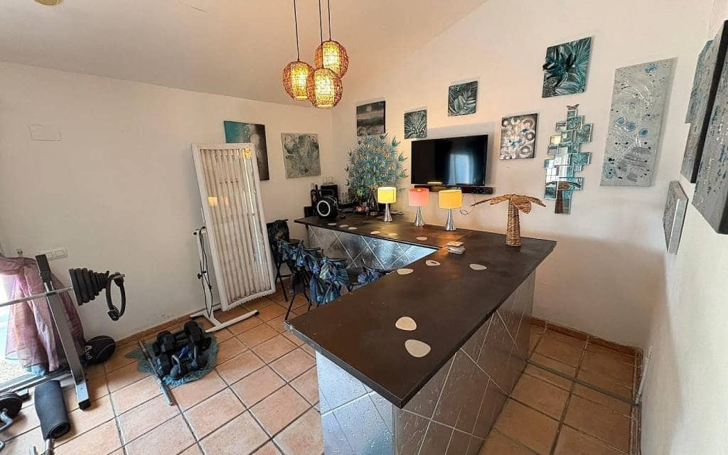 Chalet de 8 habitaciones en Castalla en venta con piscina - 449.995 € (Ref: 9902066)