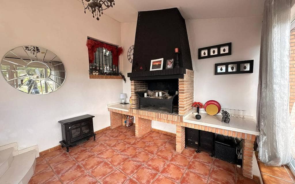 Chalet de 8 habitaciones en Castalla en venta con piscina - 449.995 € (Ref: 9902066)