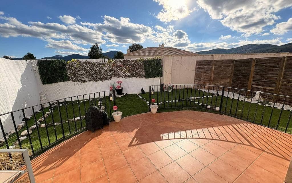 Chalet de 8 habitaciones en Castalla en venta con piscina - 449.995 € (Ref: 9902066)