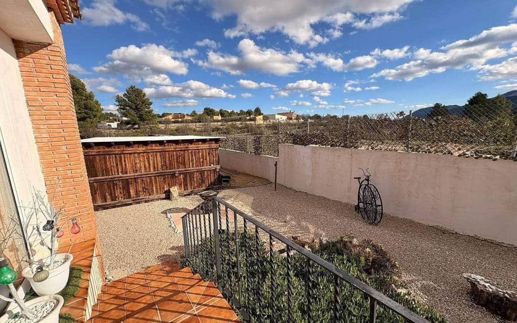 Chalet de 8 habitaciones en Castalla en venta con piscina - 449.995 € (Ref: 9902066)