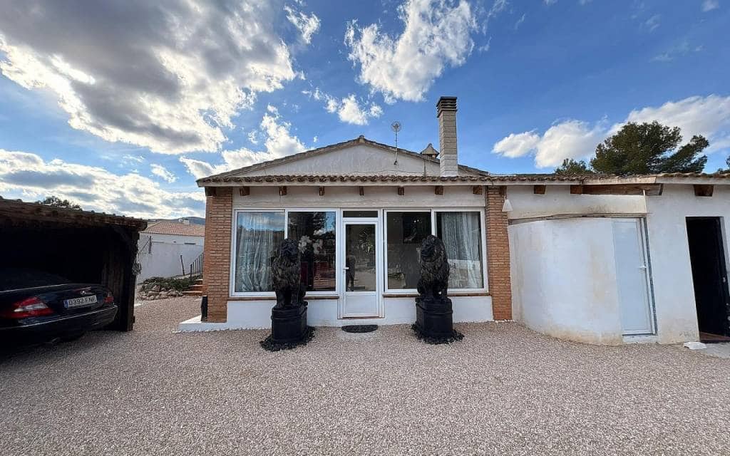 Chalet de 8 habitaciones en Castalla en venta con piscina - 449.995 € (Ref: 9902066)