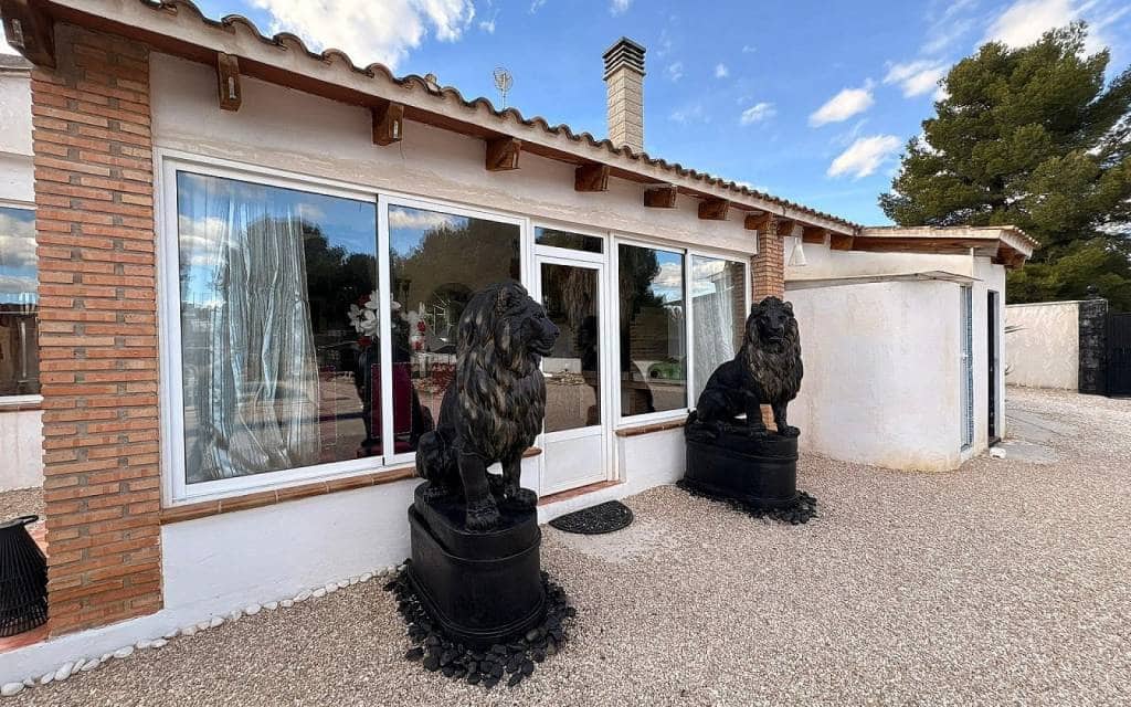Chalet de 8 habitaciones en Castalla en venta con piscina - 449.995 € (Ref: 9902066)